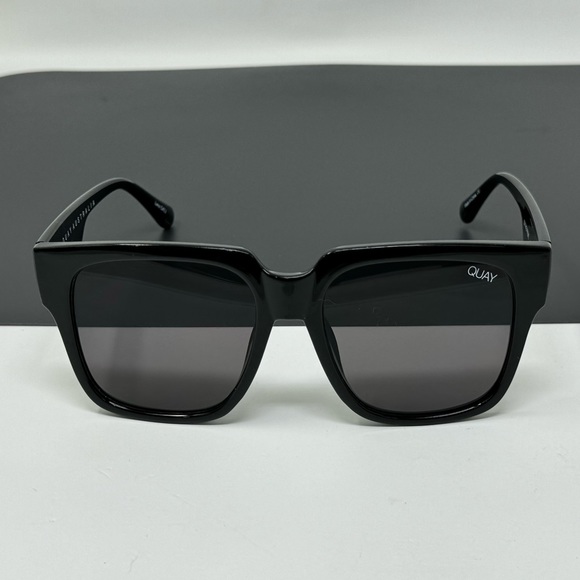 Quay Australia oversized Sunglasses “The Prowl “ scratches - Picture 1 of 14